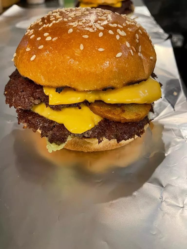Hollywood Burgers And Shakes