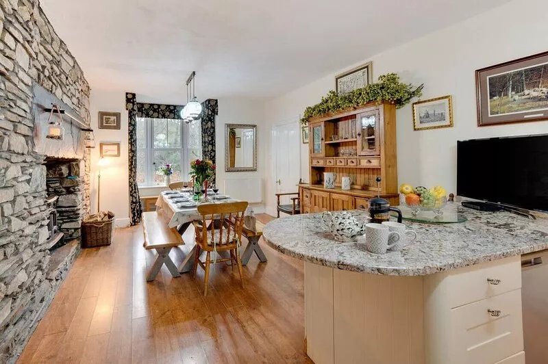 Melin Pandy - Four Bedroom House, Sleeps 10
