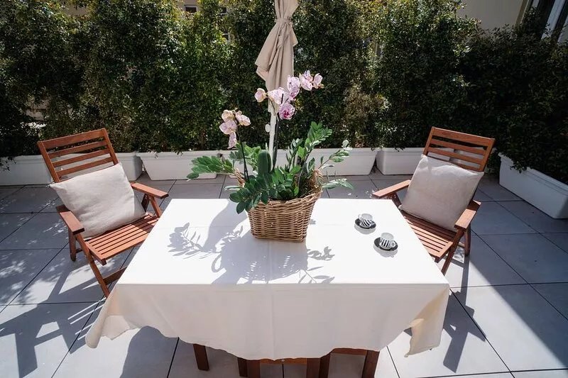 In the port of Cagliari and 15 minutes from the beach!