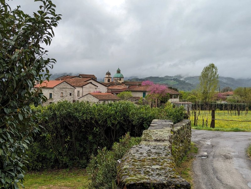 La Casatorre di Ponticello. Casale di campagna con ampio giardino e piscina