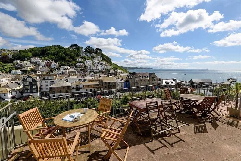 Apartment in fabulous position with sea and harbour views!