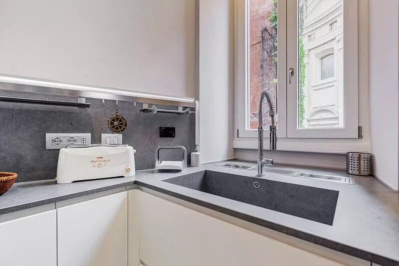 BMGA | Luxury Home with Patio in Trastevere