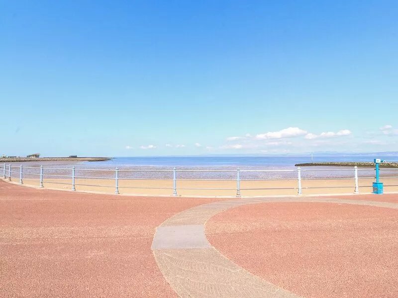 BAY COTTAGE NO 5, family friendly, with a garden in Morecambe