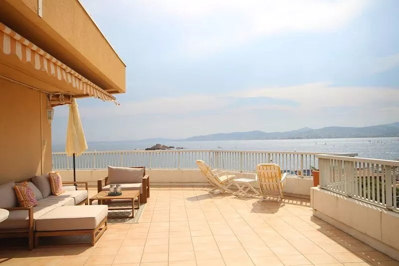 THE PENTHOUSE SAINT RAPHAËL, BREATHTAKING VIEWS,  POOL, WALK TO TOWN, AIRCON,