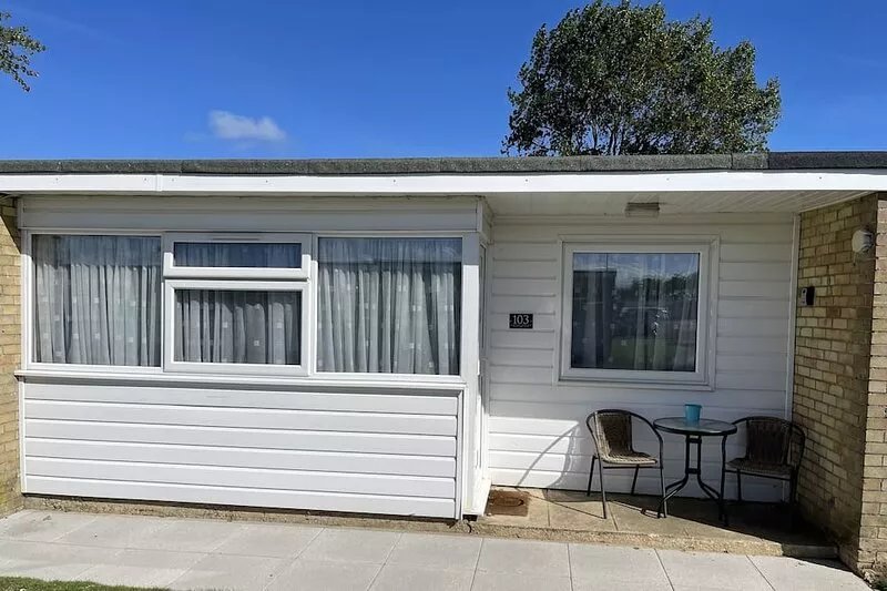 South facing family chalet 5 min stroll to the  beach and near Norfolk Broads