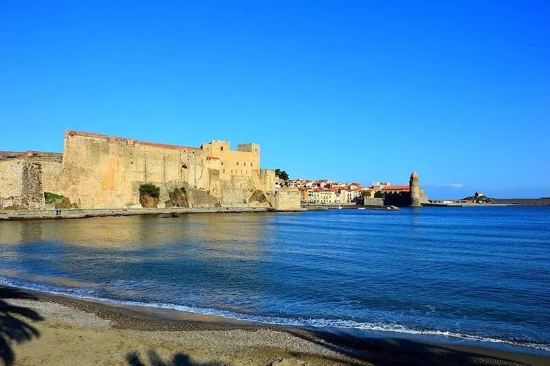 Collioure - Beachside Apartment Parking - Joey