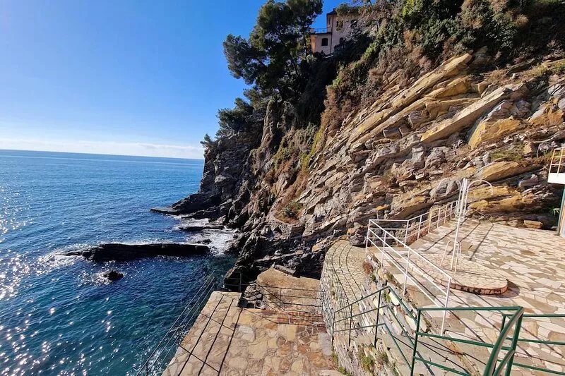 Zoagli, 15km de Portofino. Pool and sea view with private access to the water.