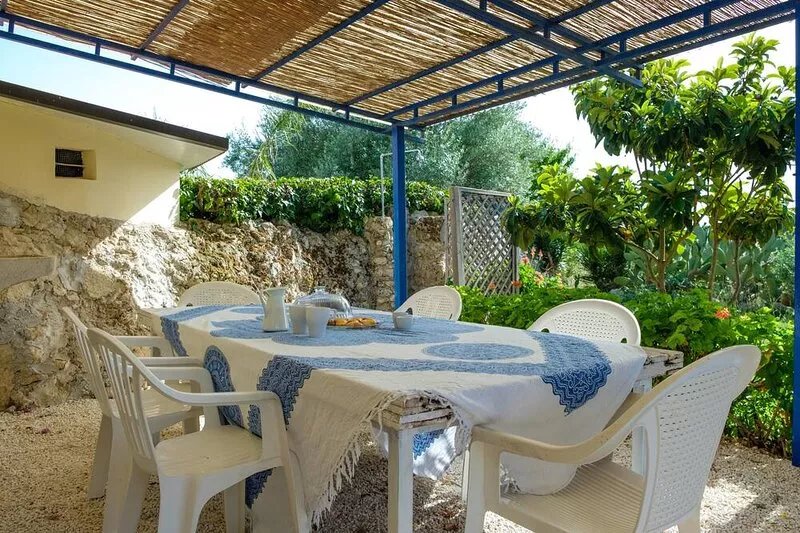 Noto.Borgo Vendicari 1 with an esclusive little pool
