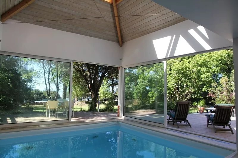 Sea view rental, sleeps 2 to 6 in charming, seafront property.