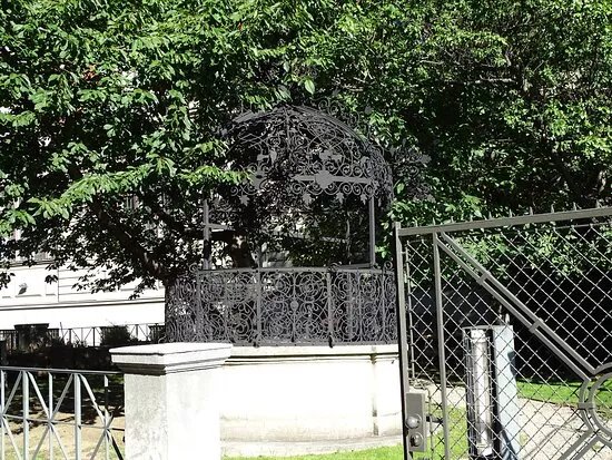 Zierbrunnen am Museum fur angewandte Kunst