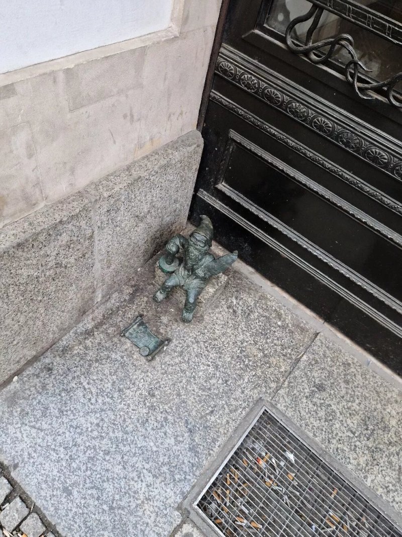 Rejent Statue