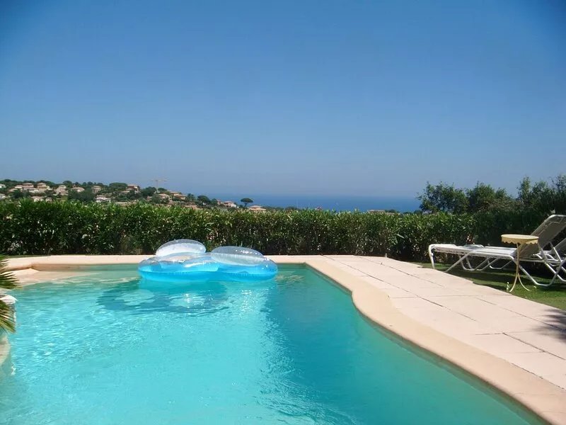VILLA IN GOLF WITH SEA VIEW AND SWIMMINGPOOL Ste-MAXIME NEAR ST-TROPEZ FOR 4