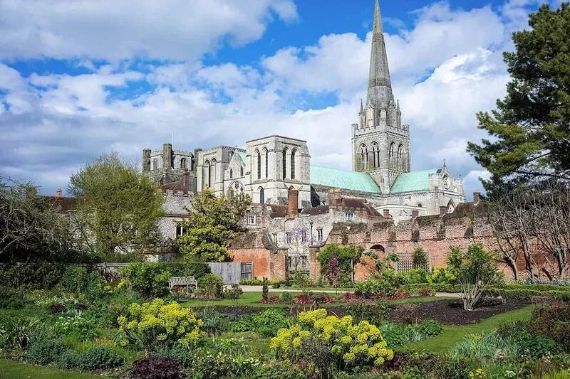 Large celebration Town House in Chichester City Centre. Great for