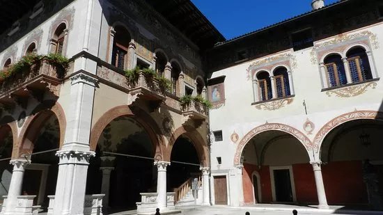 Palazzo Del Ben - Conti d'Arco in piazza Rosmini
