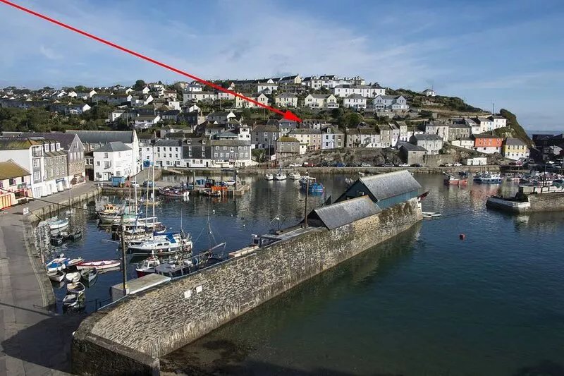 Thimble cottage , sea, harbour and village views ,courtyard ,Wi-fi, logburner