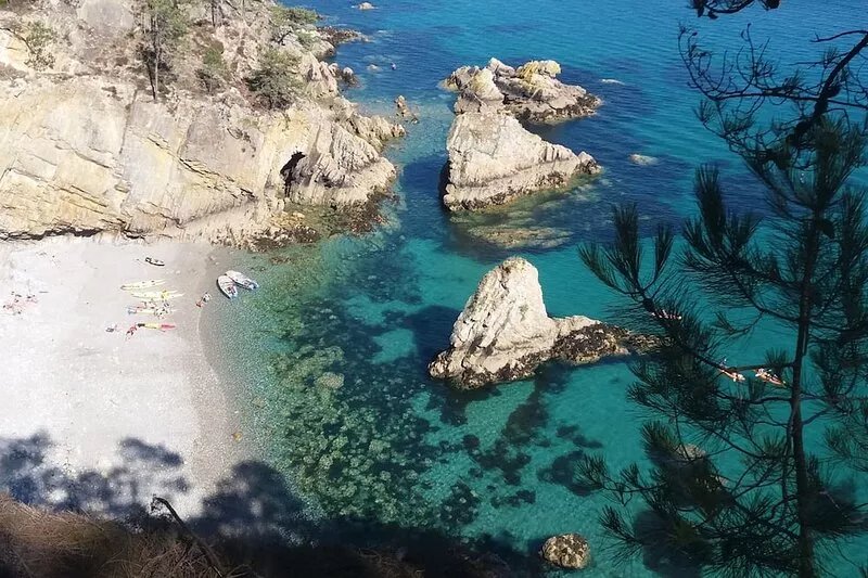 Beautiful house, sea 400m, hiking, quiet enclosed garden bright room Wc on