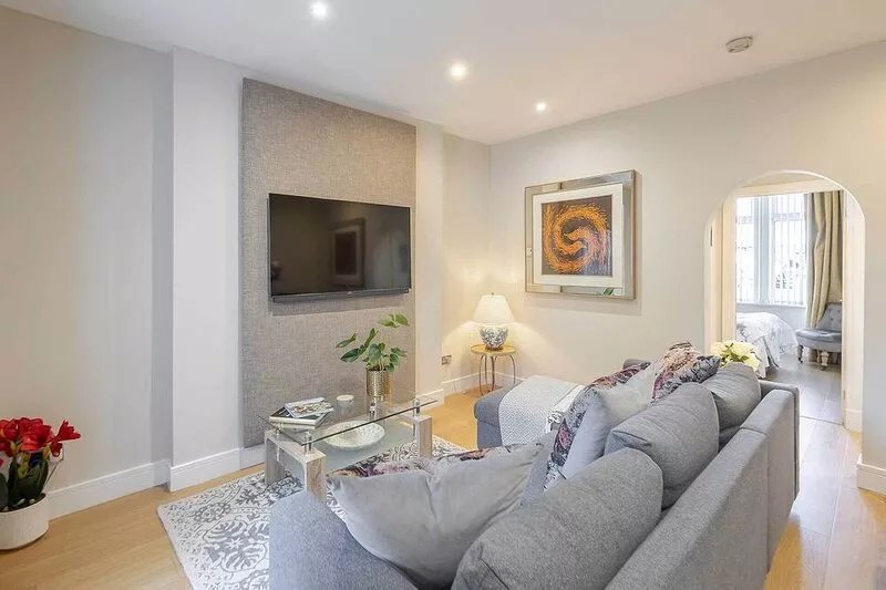 Deluxe One Bedroom Apartment