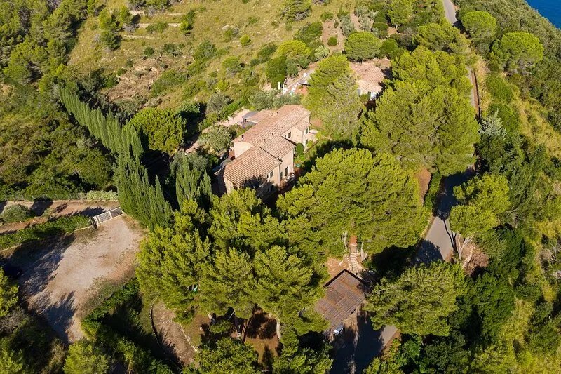 Old farmhouse at Elba overlooking two seas