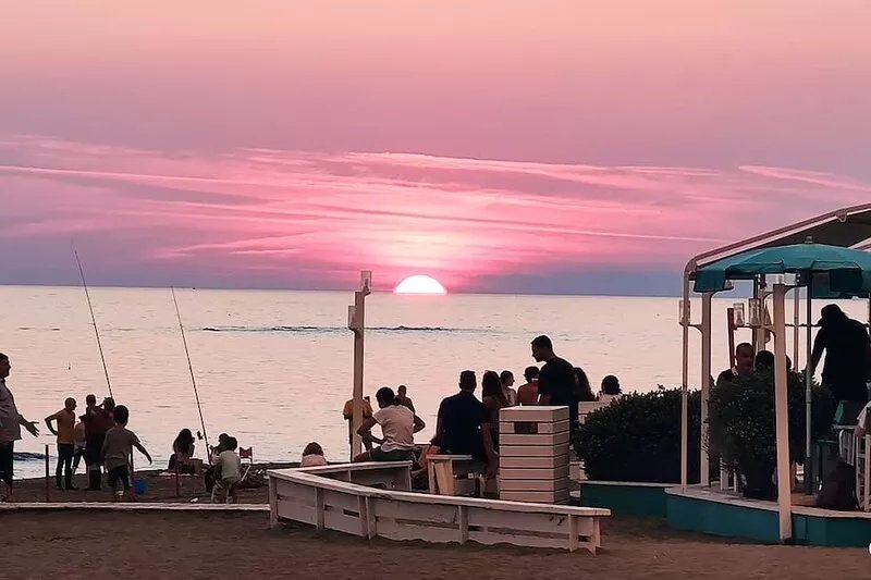 Beautiful renovated apartment sea front in Ostia.
