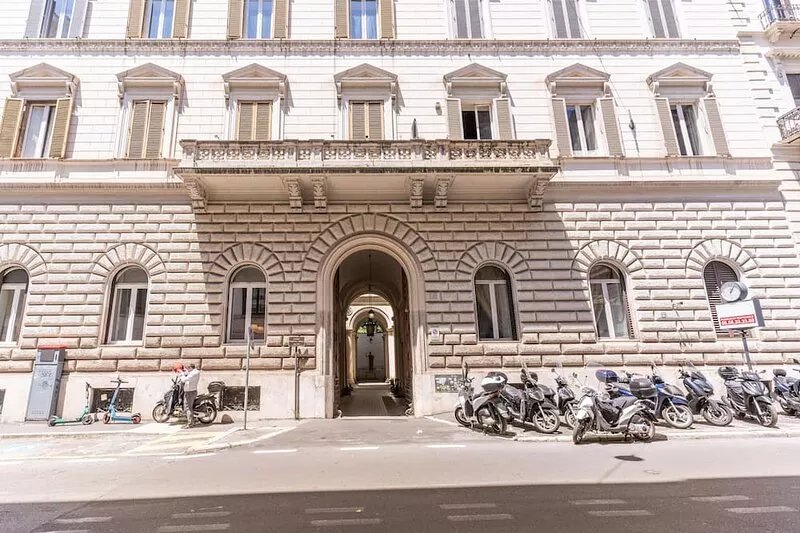 Adorable flat by Barberini Trevi Fountain 09113 IT058091C289CBO8C2