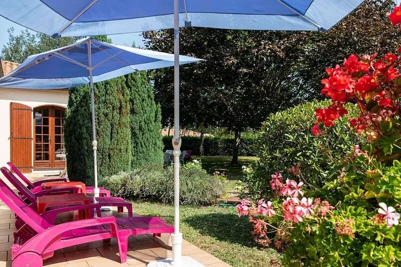 Beautiful villa with private garden in Pineuilh
