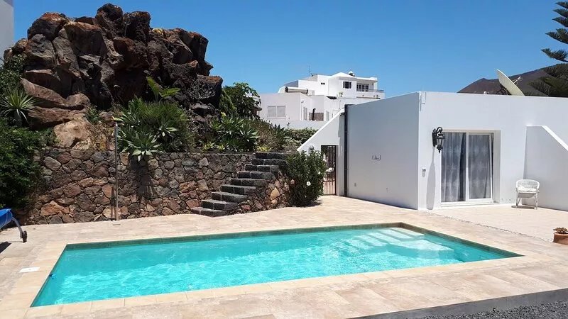 Villa Essence - with A/C, heated private pool, hottub, gardens & stunning