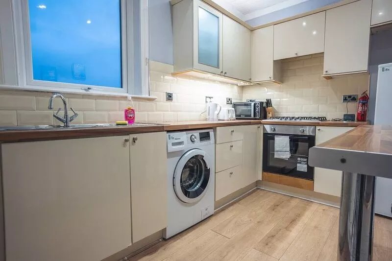 Three Bedroom Apartment in Central Coatbridge