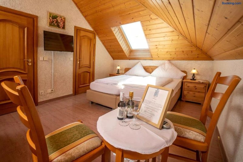 Weingut Gastehaus H. M. Hochdorffer