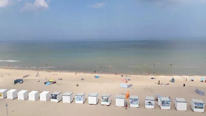Renovated 3-bedroom flat with superb panoramic sea views