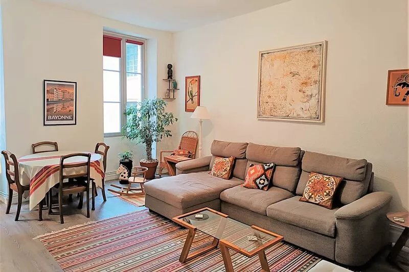 Renovated family-friendly flat in the ♥ of Pau ★★★★★