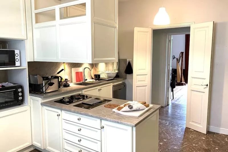 Authentic Maison de Maître 500m2, sleeps 22, center of St Etienne de Baïgorry