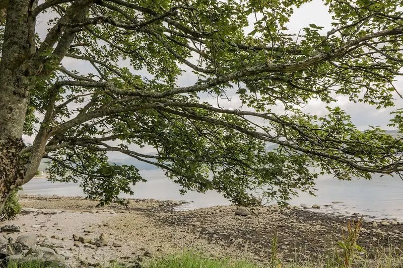 GUN POWDER COTTAGE, pet friendly, with open fire in Tighnabruaich
