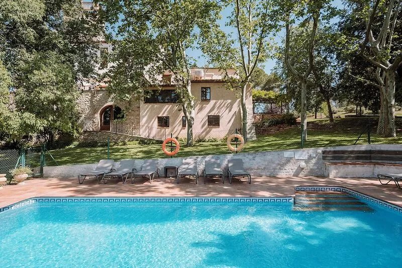 IDEAL FOR FAMILIES. Large garden, private swimming pool, barbecue, terrace, AC