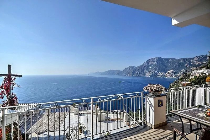 Villa Gisella B: A bright apartment which faces the sun and the sea, with Free