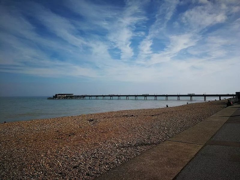 Just one row back from the beach; sea view; family & dog friendly