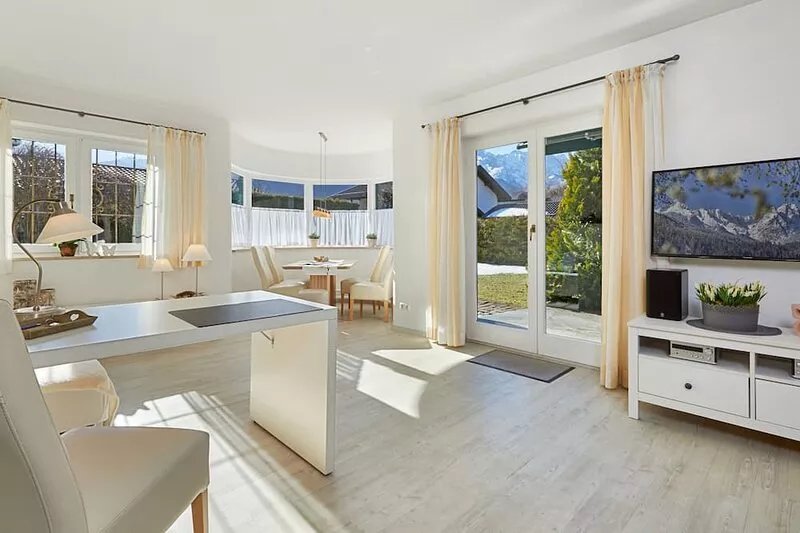 Alpspitze - Noble vacation apartment in a quiet location in Garmisch-Partenkirch