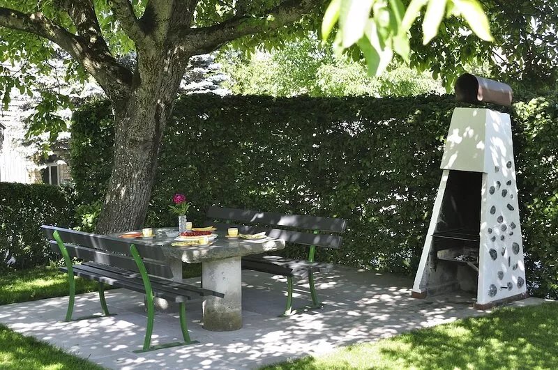 (1) Large idyllic vacation apartment in a quiet environment.