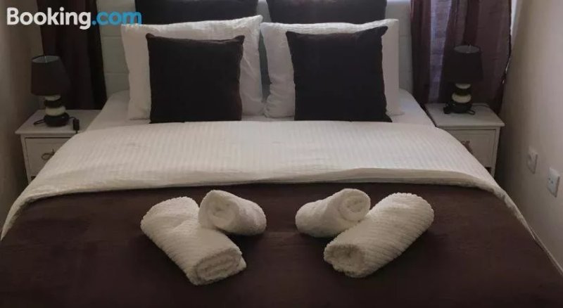 Cozy room at Lisbon South Bay