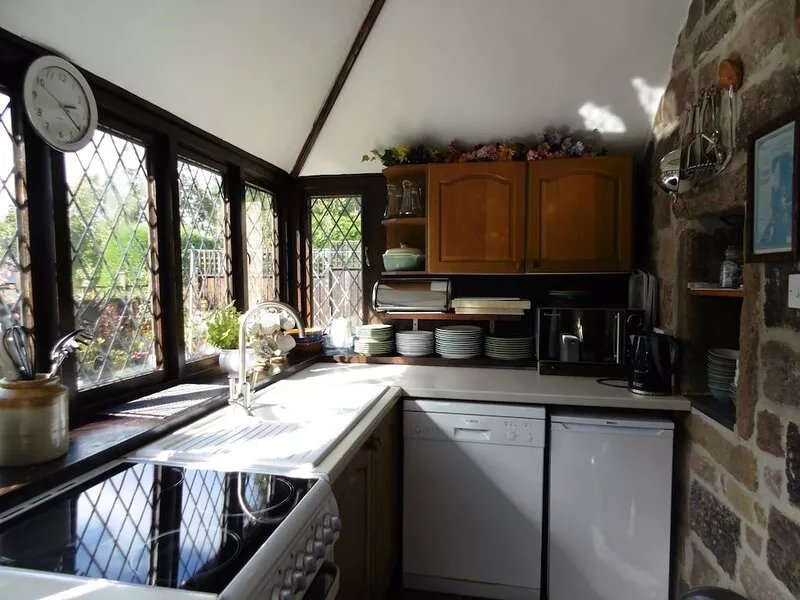 Good Central Base in Matlock nr Peak District 5bedrooms 3 showers WiFi SkySport