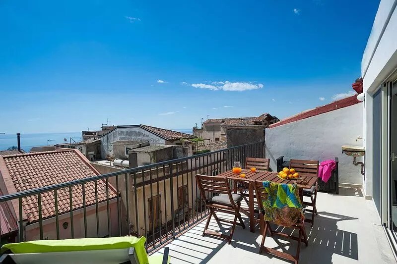Splendid apartment with terrace overlooking Corso Umberto, Taormina, Sycily