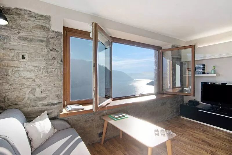 Apartment "Renovated Barn of the year 1500" with Lake View & Wi-Fi