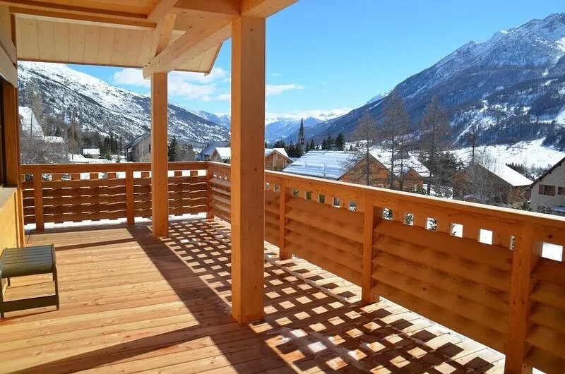 Contemporary, authentic chalet in the village of Monétier les Bains