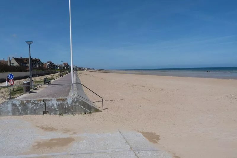 Beautiful apartment 82 m² 100 m from the sea 1000 m² large garden