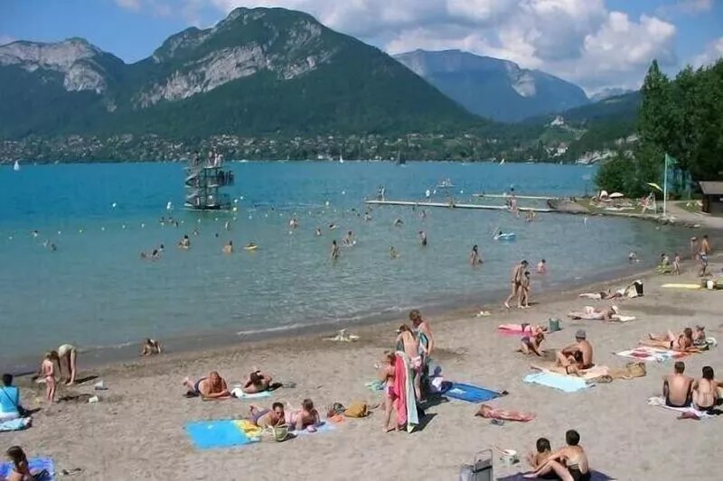 Villa BelleVue, near Lac Annecy + ski regions, new kitchen, 4 bedrooms: 8