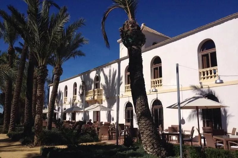Luxury Ground Floor Apartment beside a large Pool complex and private garden.