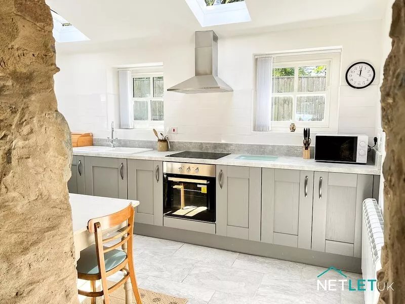 Beautifully restored farm style cottage situated on the outskirts of Solva