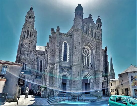 Basilique Saint Louis Marie Grignion de Montfort