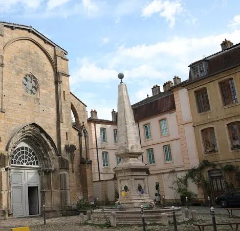 La Fontaine Place Notre-Dame de Cluny