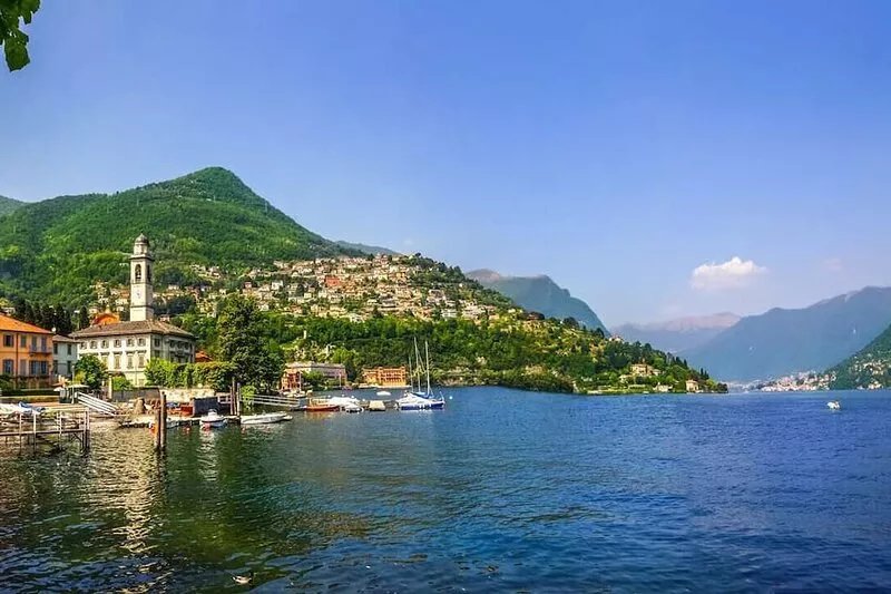 Apartment with big terrace high above Cernobbio (Casa Olivo)