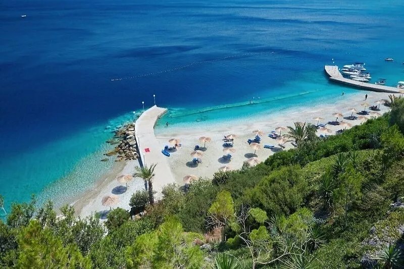 COZY SUITE Two bedroom apartments  in the gated community with private beach